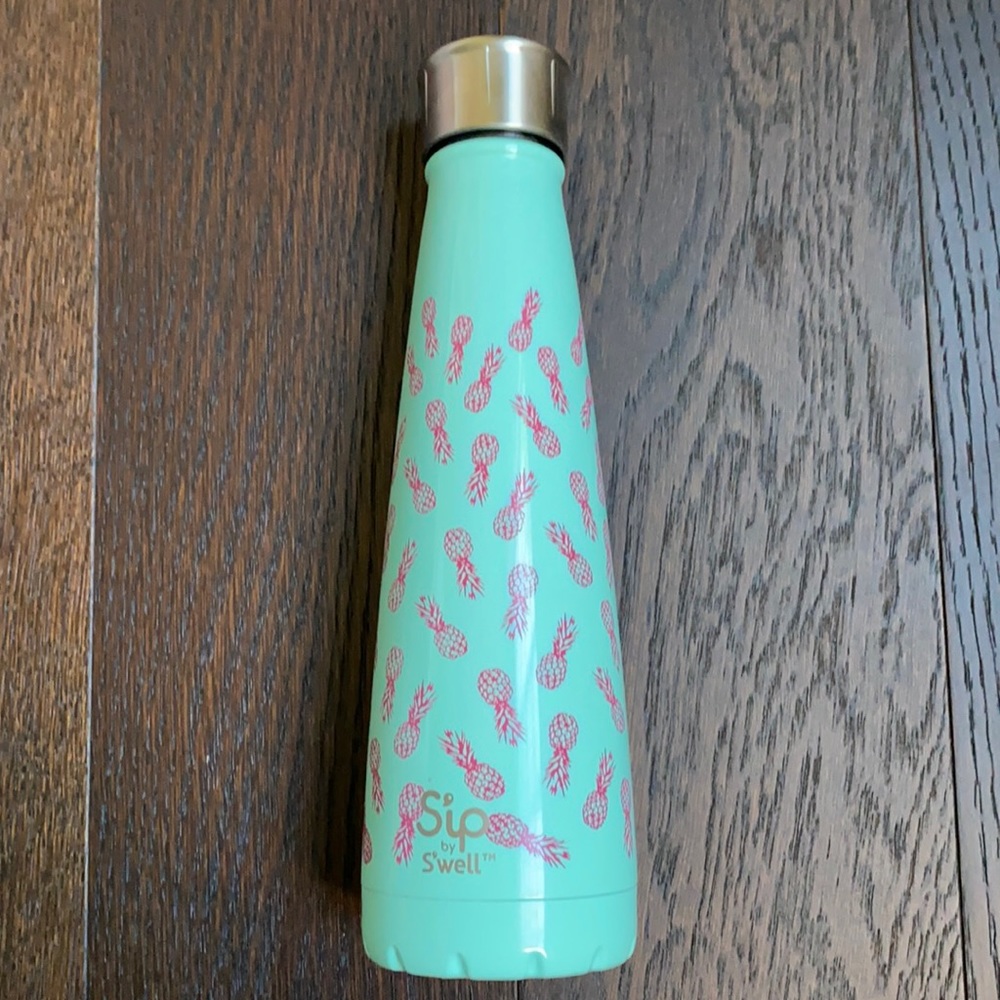 Sip by S’well Mint Waterbottle w/ Pink Pineapples